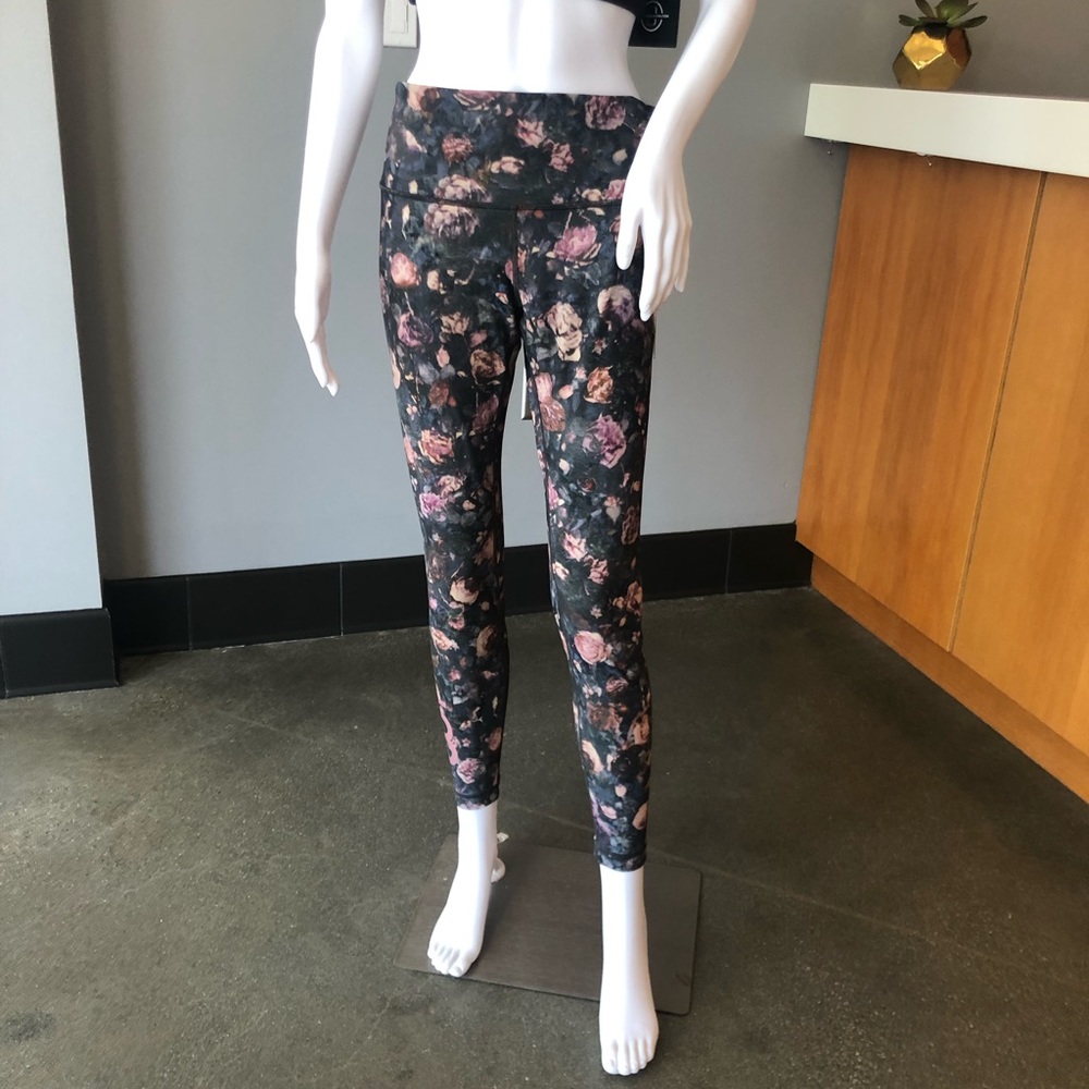 Lululemonxbarre3 wunder  under leggings